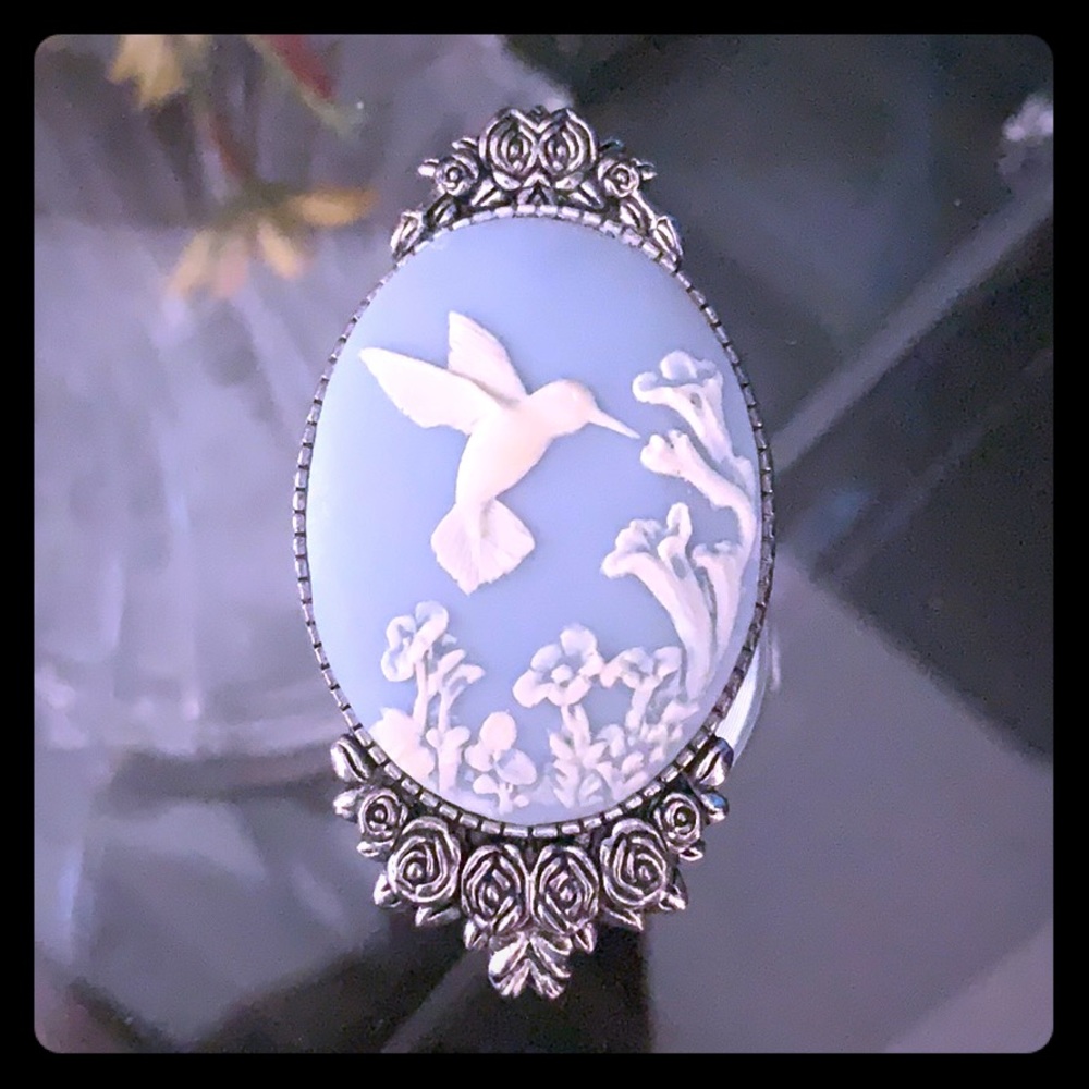 Hummingbird pin